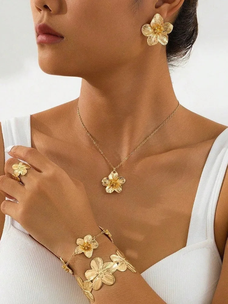 Elegant Five-Petal Flower Necklaces Bracelet Earrings Set For Women Vintage Simple Geometric Texture Floral Wedding Jewelry Gift