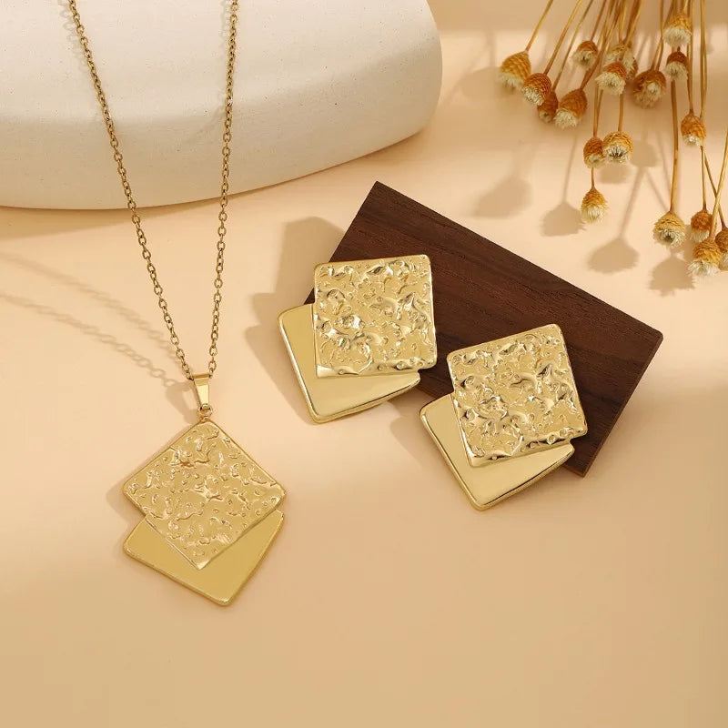 Fashion Alloy Jewellery Sets for Women Exquisite Irregular Luxury Creative Polygonal Geometry Flower Love Earrings Necklace Set