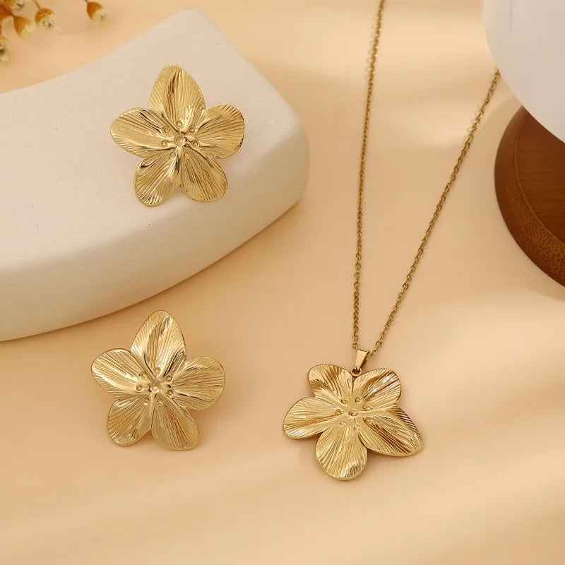Fashion Alloy Jewellery Sets for Women Exquisite Irregular Luxury Creative Polygonal Geometry Flower Love Earrings Necklace Set