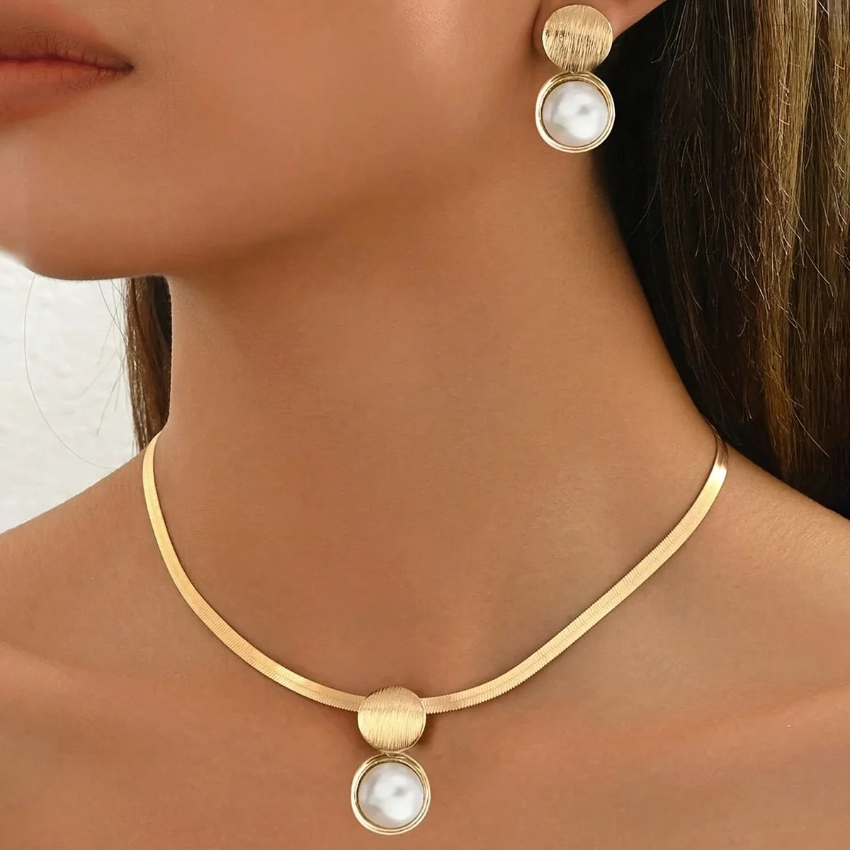 3PCS Elegant Golden Jewelry Set - Chic Necklace & Matching Earrings with Heart & Geometric Pendants, Ideal for Daily Wear
